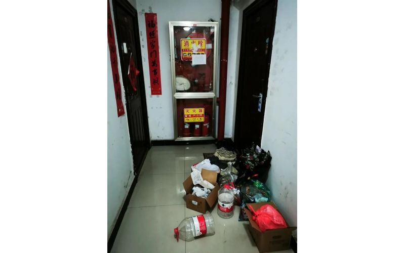 &ldquo;業主投訴鄰居堆垃圾，物業溫馨提醒&rdquo;