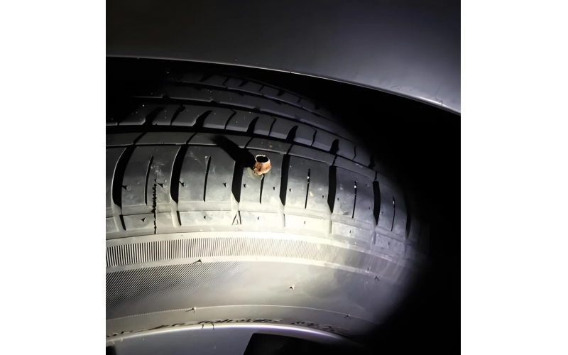 業主車胎被扎，物業妥善處理