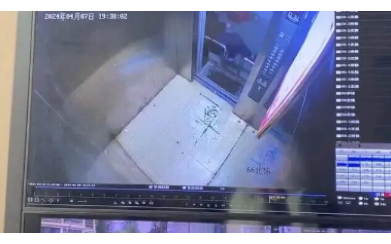 電梯口加裝硬隔離，業主被絆倒致十級傷殘！起訴物業賠償28萬